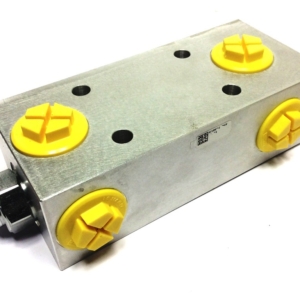 Kompakt Blokk,              Alumiinum  Ühenduskeermed:        BSP 1"  Maksimum töösurve:    250bar  Läbilaskevõime max:   190L/min  Kinnituspoltide vahe:    50mm x 75mm, M10 polt